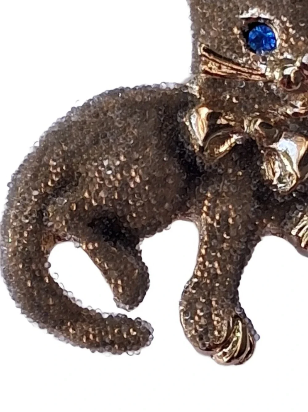 ​VTG Unsigned Gold Tone Playful Sugar Cat Brooch Blue Rhinestone Eyes Bow Tie